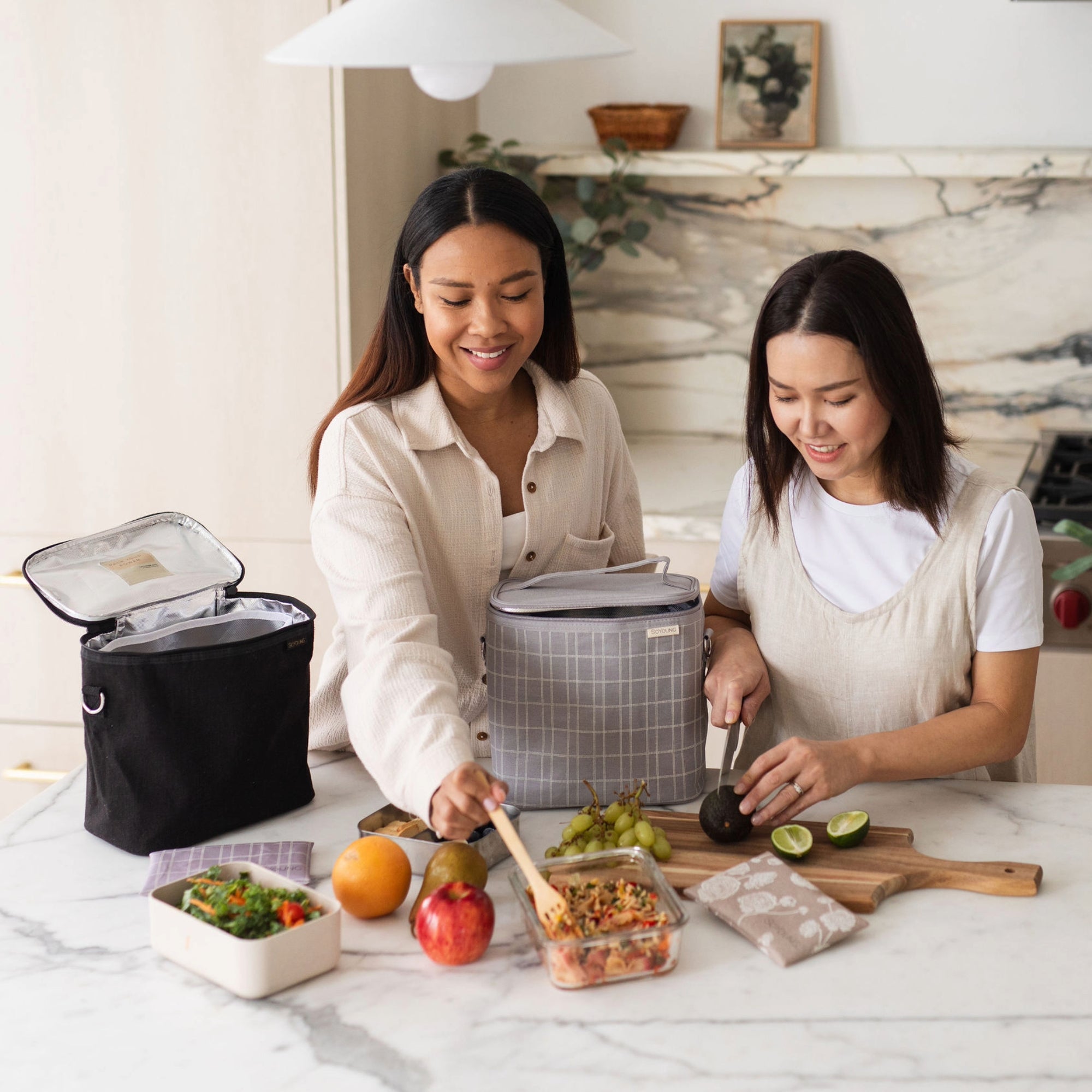 Light Grey Grid Lunch Poche